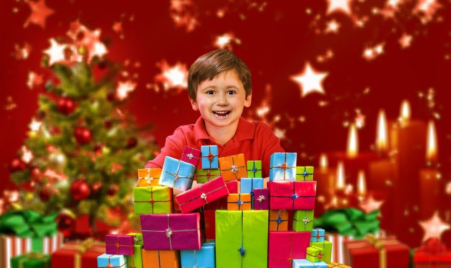 Что подарить ребенку на Новый год: идеи подарков