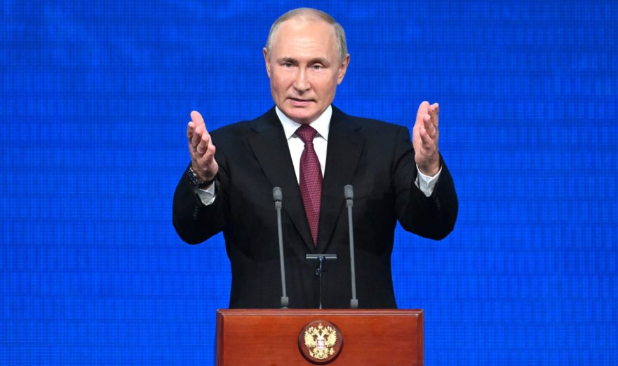 Путину не понравилось, что его посадили далеко от участников конференции по ИИ