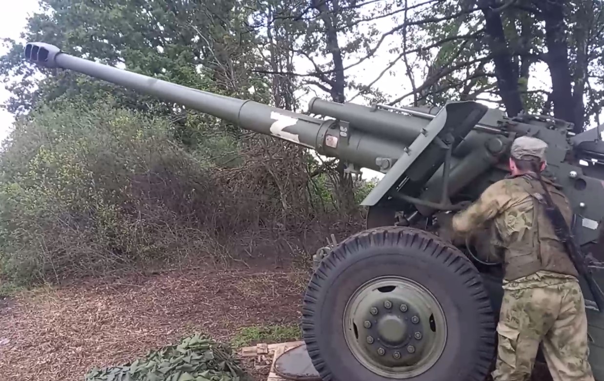 Опубликовано видео работы луганских артиллеристов по позициям ВСУ в районе Соледара