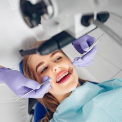 Стоматолог Поздняков предупредил, что от стресса стираются зубы