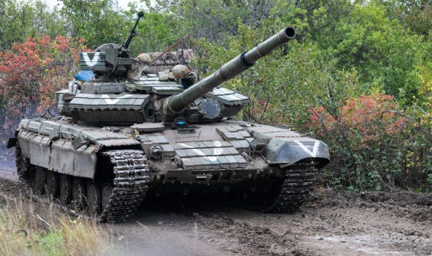 В МО РФ сообщили об уничтожении экипажами Т-80 группы диверсантов противника