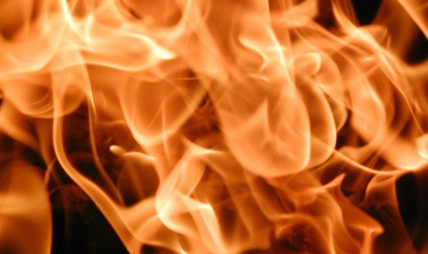При пожаре в Амурской области скончались женщина и восьмилетняя девочка