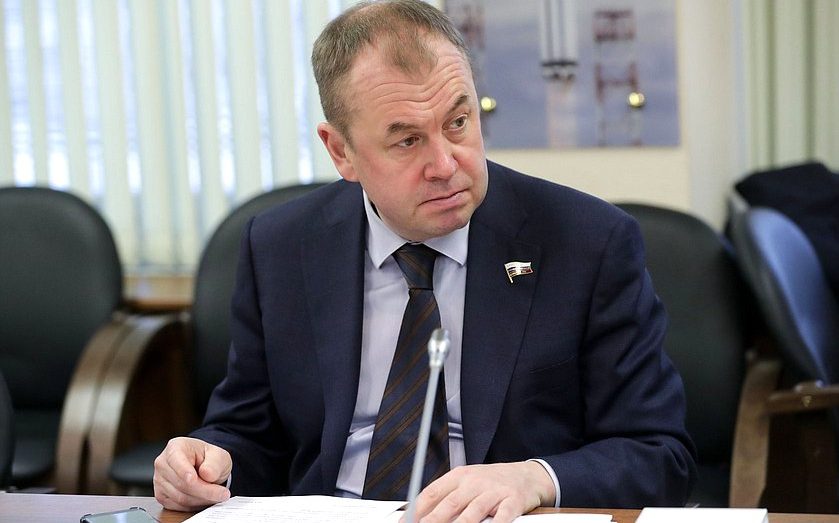 Депутат Наумов назвал популистскими предложения о конфискации имущества уехавших россиян