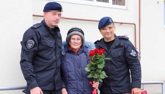Росгвардейцы навестили пожилую женщину и ветерана, которых эвакуировали из зоны СВО