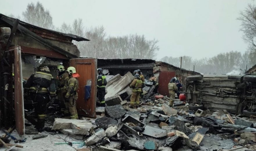 В Новосибирске 12 гаражей обрушились из-за взрыва