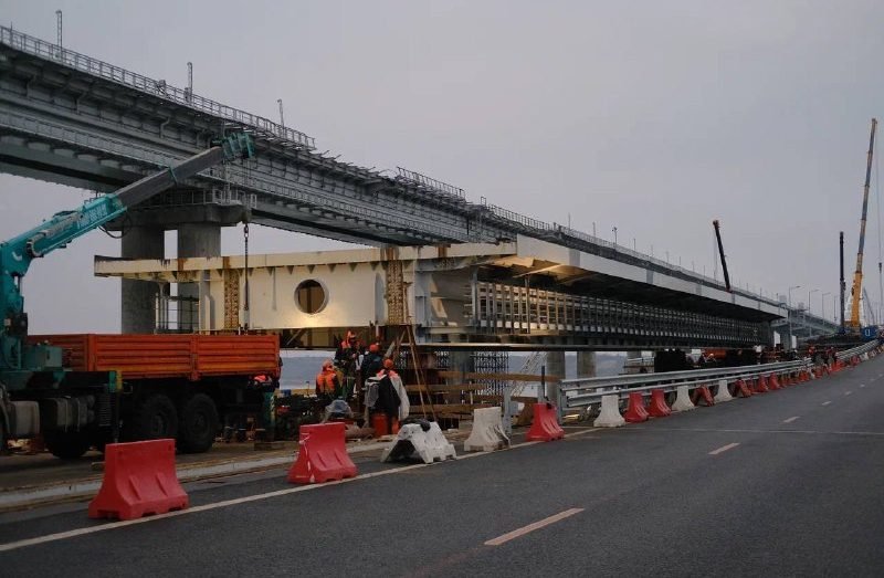 Хуснуллин заявил об установке последнего пролета на автомобильной части Крымского моста