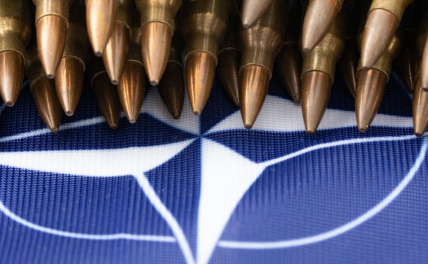 В НАТО отметили, что конфликт на Украине показал важность запасов оружия