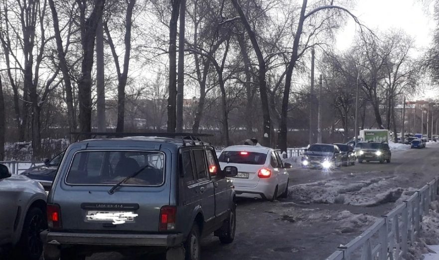 Жители Самары пожаловались на коммунальную аварию на улице Средне-Садовой