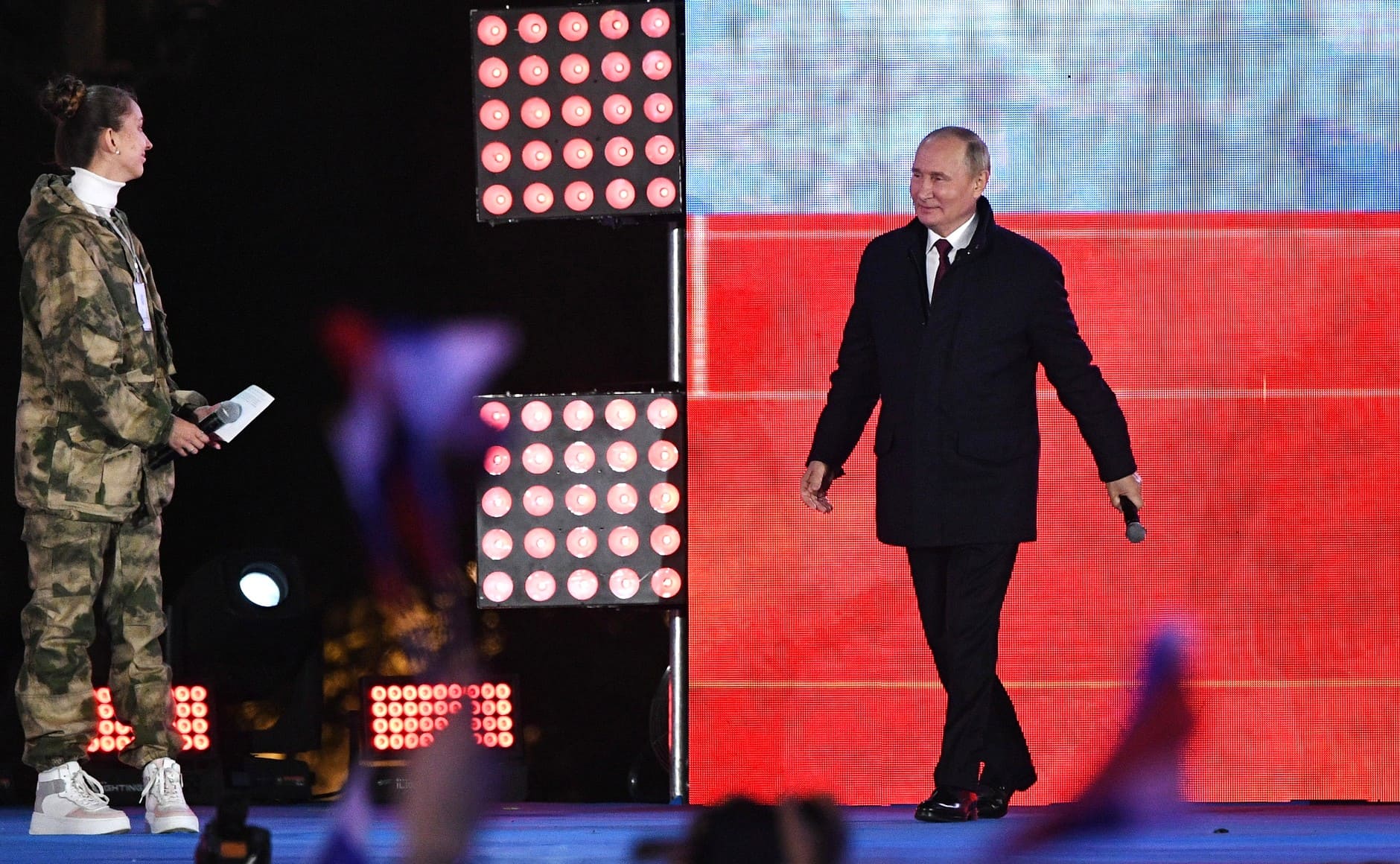 22 митинг концерт. Выступление Путина в Лужниках 22 февраля. Концерт в Лужниках 22 февраля.