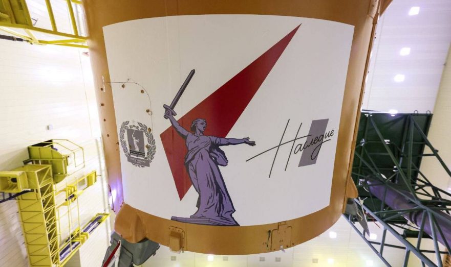 «Роскосмос» показал ракету «Союз-2.1а» с изображением монумента «Родина-мать»