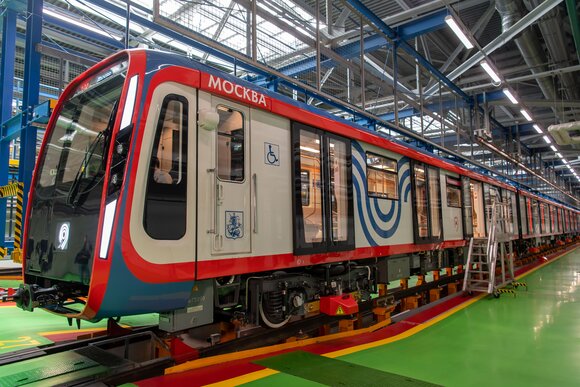 Собянин: Поезд метро нового поколения выйдет на линии в 2026 году