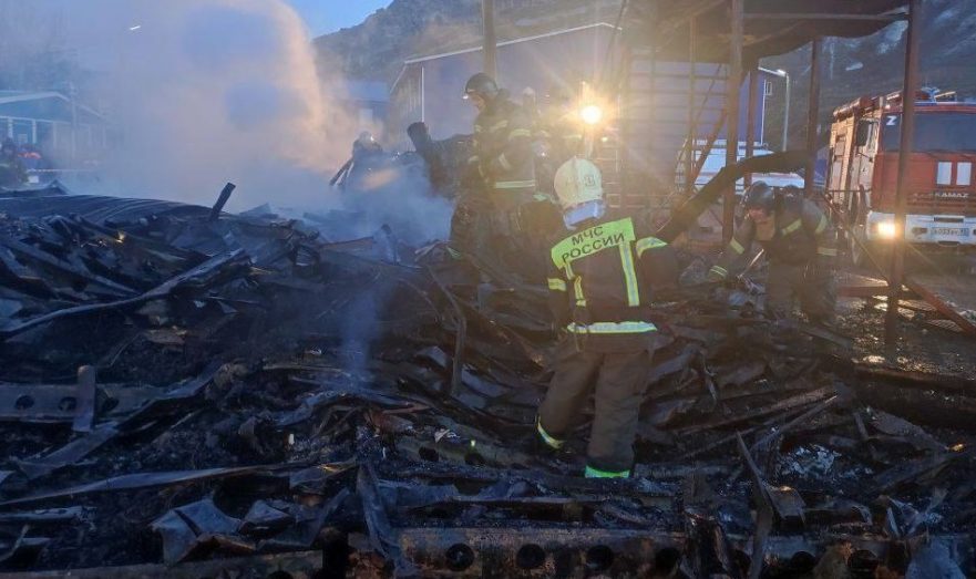 МЧС подтвердило гибель 8 человек при пожаре в бытовках под Севастополем