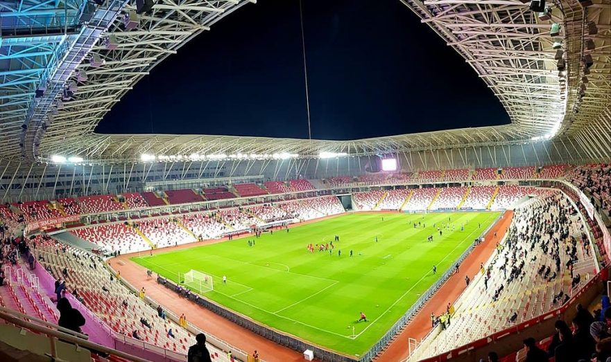 Фанат турецкого клуба «Сивасспор» сломал нос футболисту «Фиорентины»