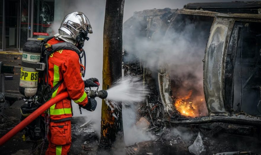 Грузовик загорелся во время движения в Ростовской области