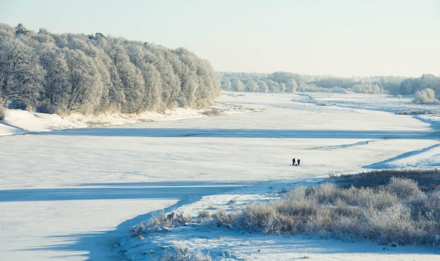 В Татарстане два рыбака застряли на льду реки Кама