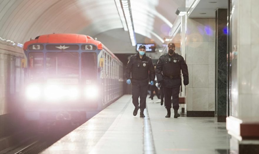 В Москве задержали мужчину, столкнувшего подростка под поезд в метро