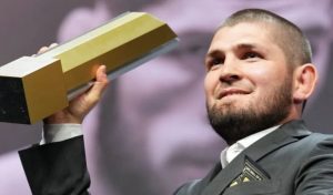 Mash: именной Mercedes-AMG бойца Нурмагомедова выставили на срочную продажу