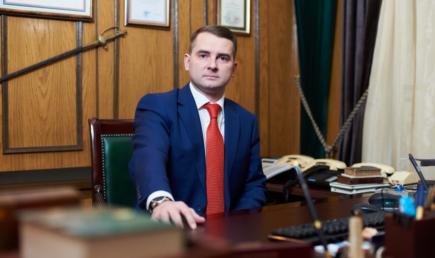 Ярослав Нилов призвал ограничить продажу энергетиков