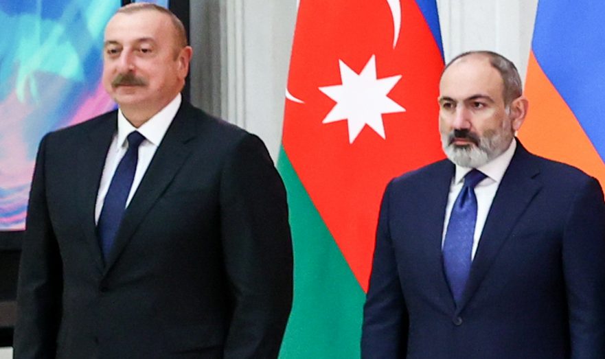 Азербайджан будет говорить с властями Армении в Карабахе после их капитуляции