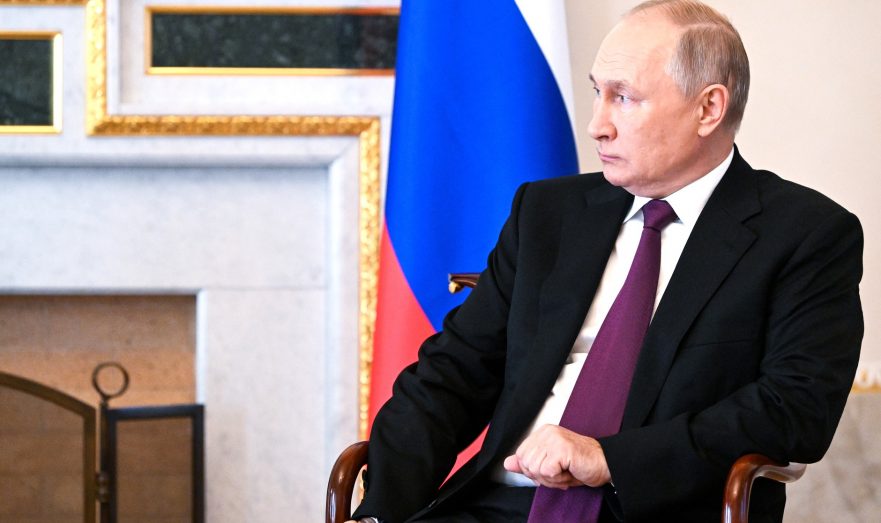 Путин: Погранслужба должна прикрывать рубежи около зоны боевых действий