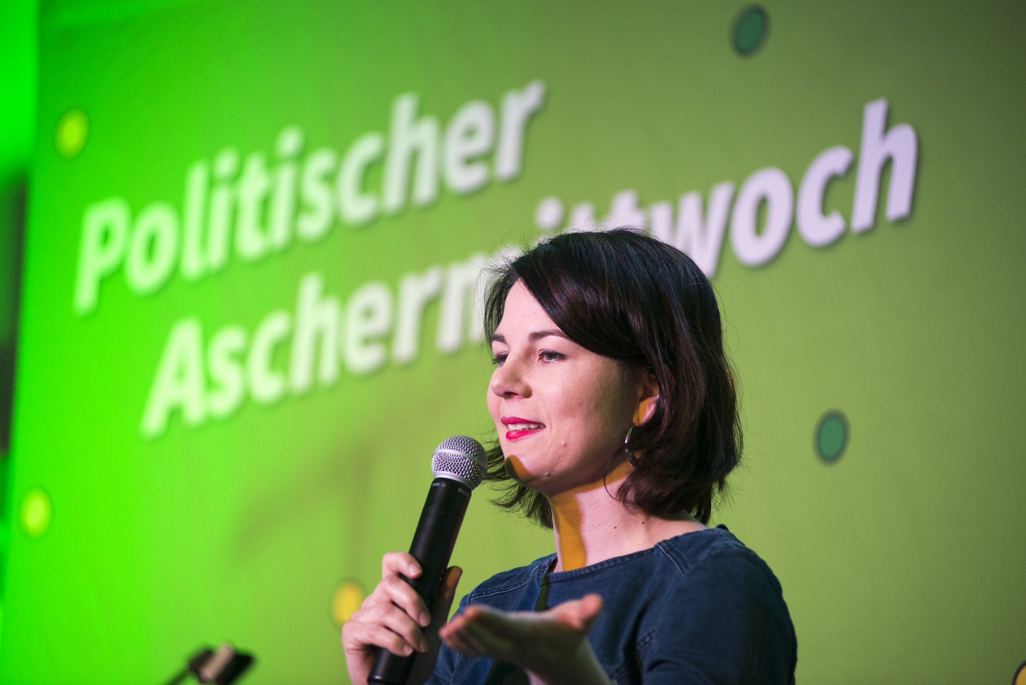 Положение луны относительно земли. За четверть часа до захода. Четверть часа, без четверти час. Четверть часа рисунок. Эффект иисуса навина у меркурия.