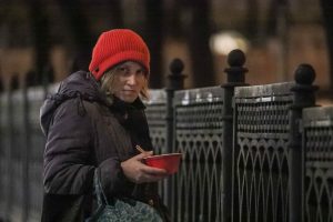 Правозащитник Хаминский раскритиковал инициативу трудовых гетто для бездомных