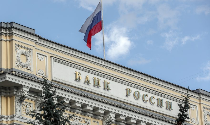 ЦБ запретил банкам использовать SWIFT для переводов внутри России