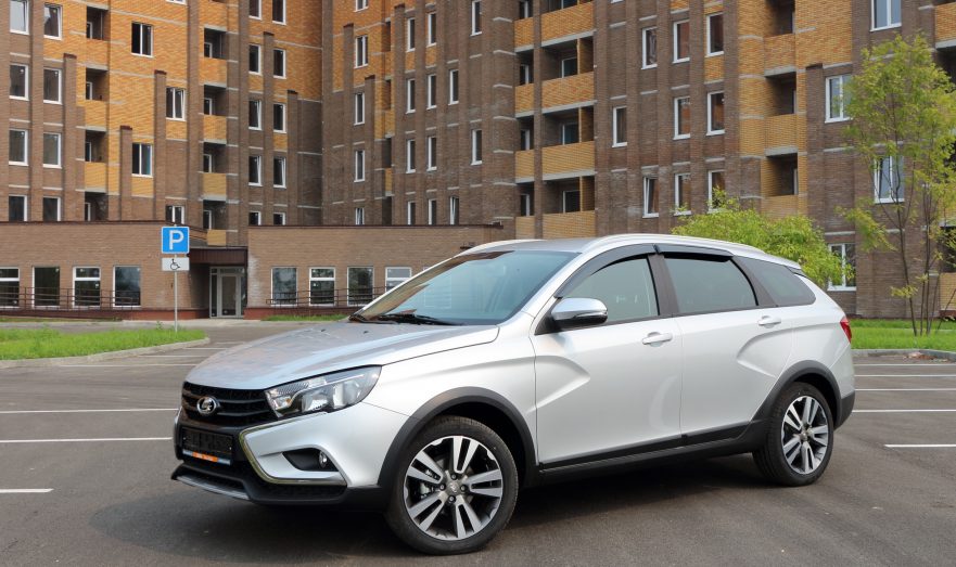 Средняя стоимость нового российского автомобиля в августе превысила 1 млн рублей