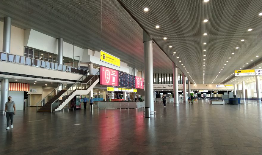 Аэропорт Шереметьево прошлой ночью эвакуировал пассажиров из терминала B