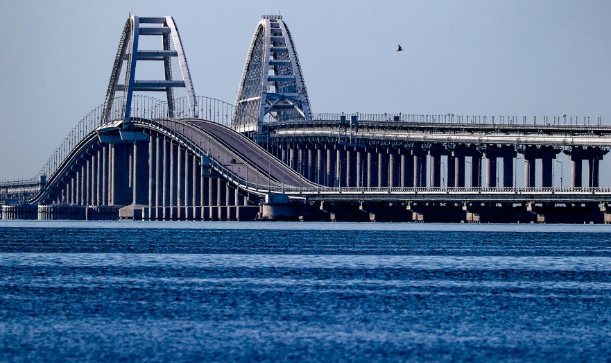 Движение автомобилей по Крымскому мосту приостановят 2 октября