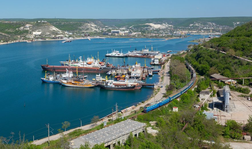 Движение паромов и катеров возобновили в Севастополе после временного закрытия