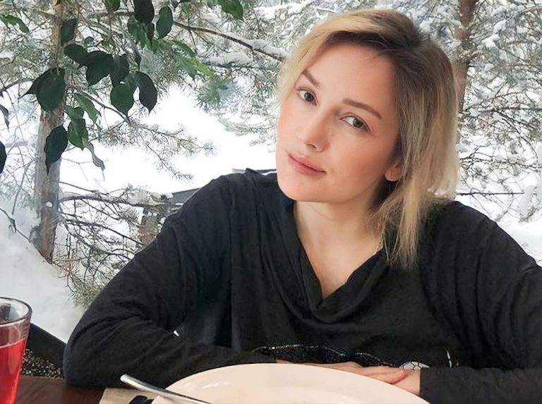 Буланова призналась, почему отказалась уступать Семенович новую песню 