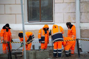 Манаев: поймавший выпавшего из окна в Петербурге ребенка дворник — герой