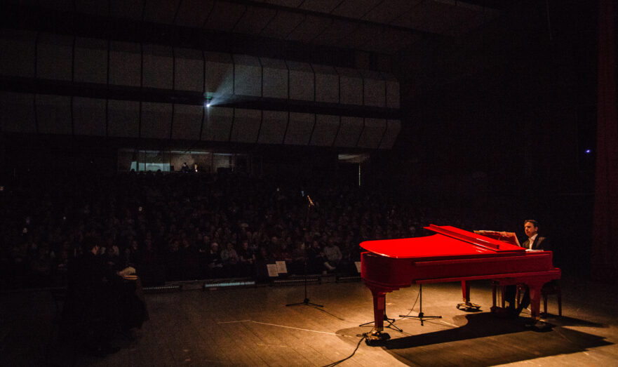 Любимова осудила отмену концертов российских артистов в Европе