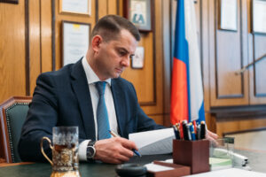 Ярослав Нилов рассказал о важности поддержки молодых мам-студенток