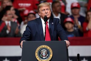 Трамп: Зеленский — последний человек, от которого США примут помощь