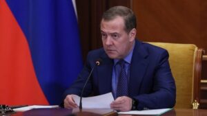 Медведев предостерег от нерациональных трат из бюджета