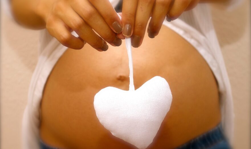 Врач Еделев ко Дню матери рассказал о правилах восстановления после родов