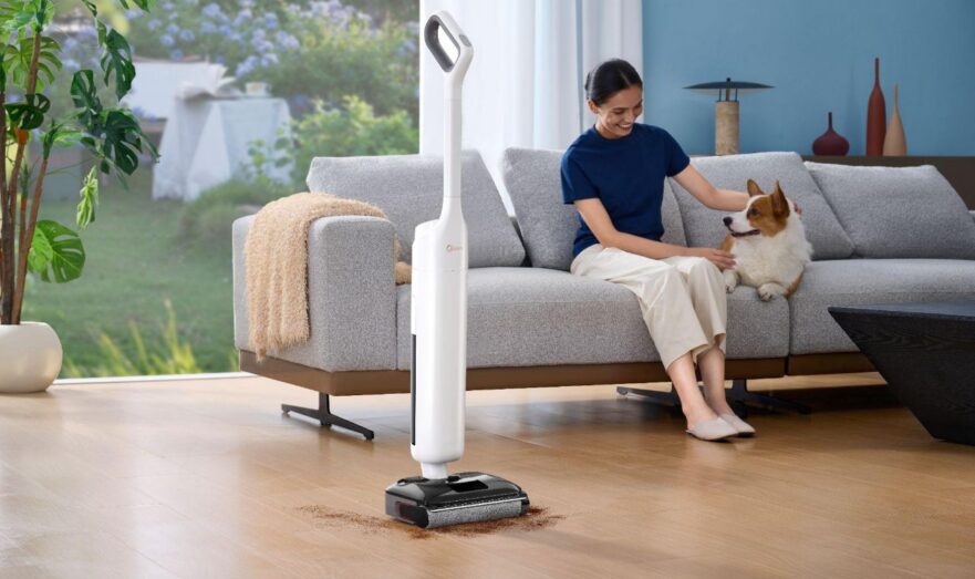 Выбрасывайте швабру: Протестировали моющий пылесос Midea AT2, который отмывает пятна и сам себя чистит